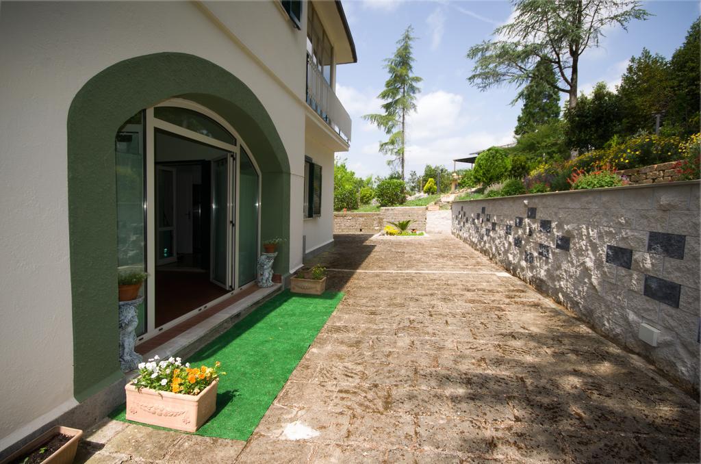 Bed And Breakfast Romantica Evasione Сутри Екстериор снимка
